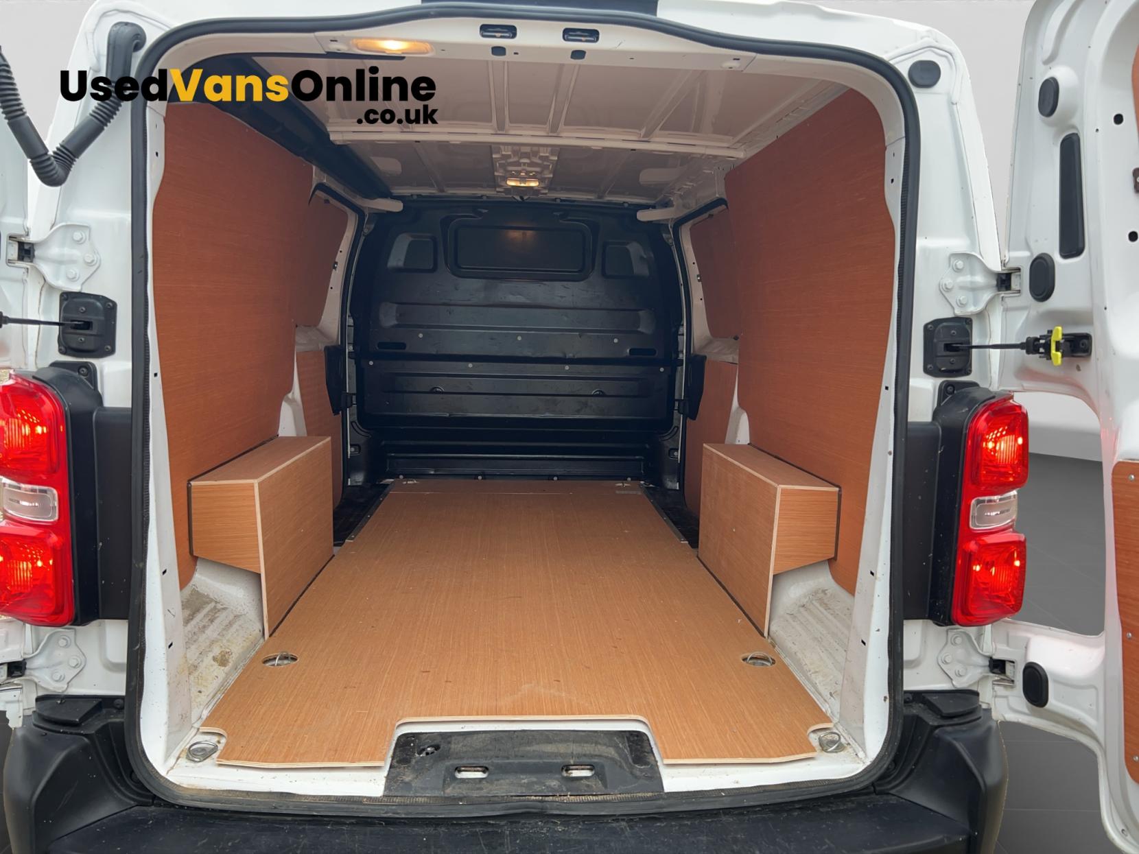 Vauxhall Vivaro 2.0 Turbo D 3100 Dynamic Panel Van 6dr Diesel Auto L2 H1 Euro 6 (s/s) (145 ps)