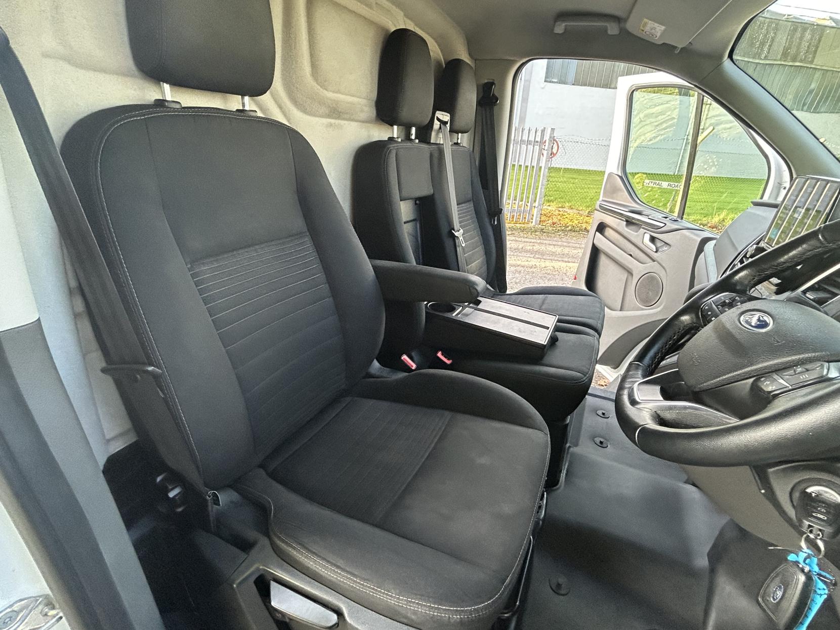 Ford Transit Custom 2.0 300 EcoBlue Limited Panel Van 5dr Diesel Auto L2 H1 Euro 6 (s/s) (130 ps)