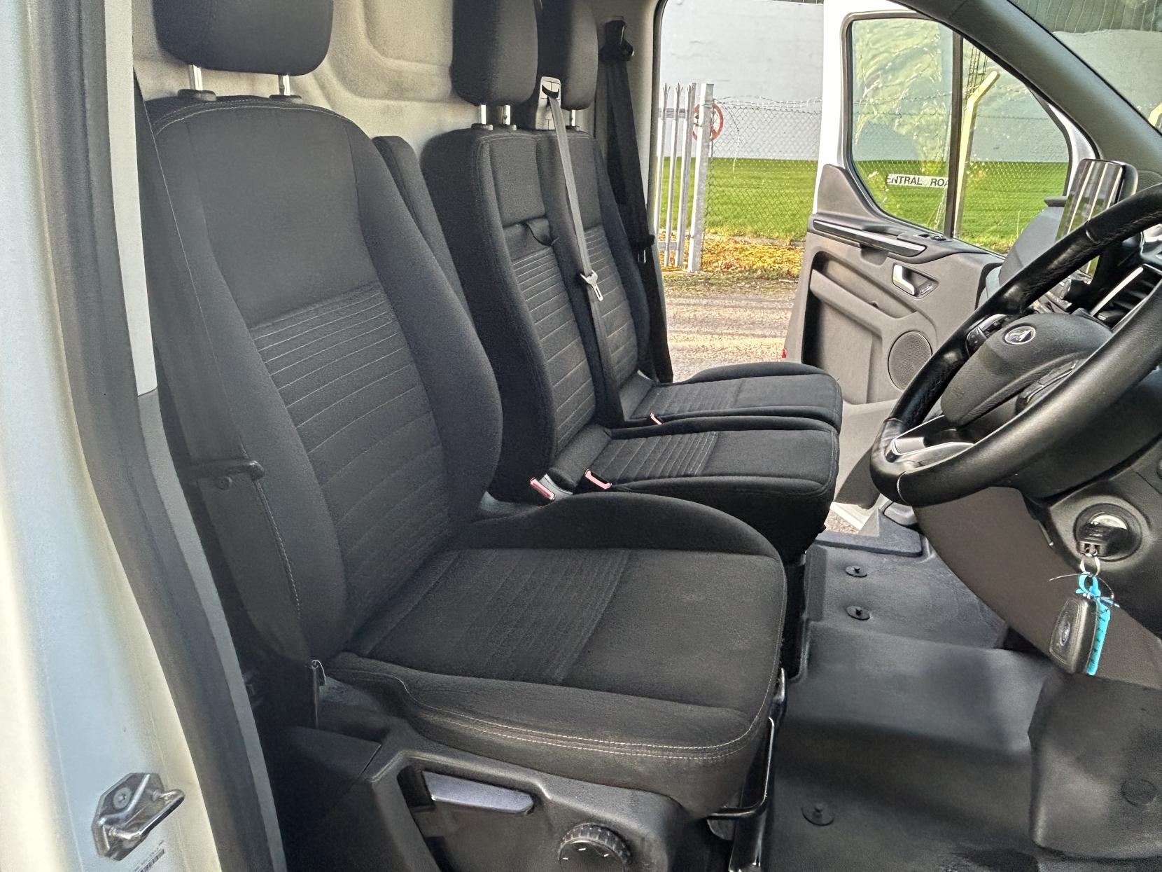 Ford Transit Custom 2.0 300 EcoBlue Limited Panel Van 5dr Diesel Auto L2 H1 Euro 6 (s/s) (130 ps)