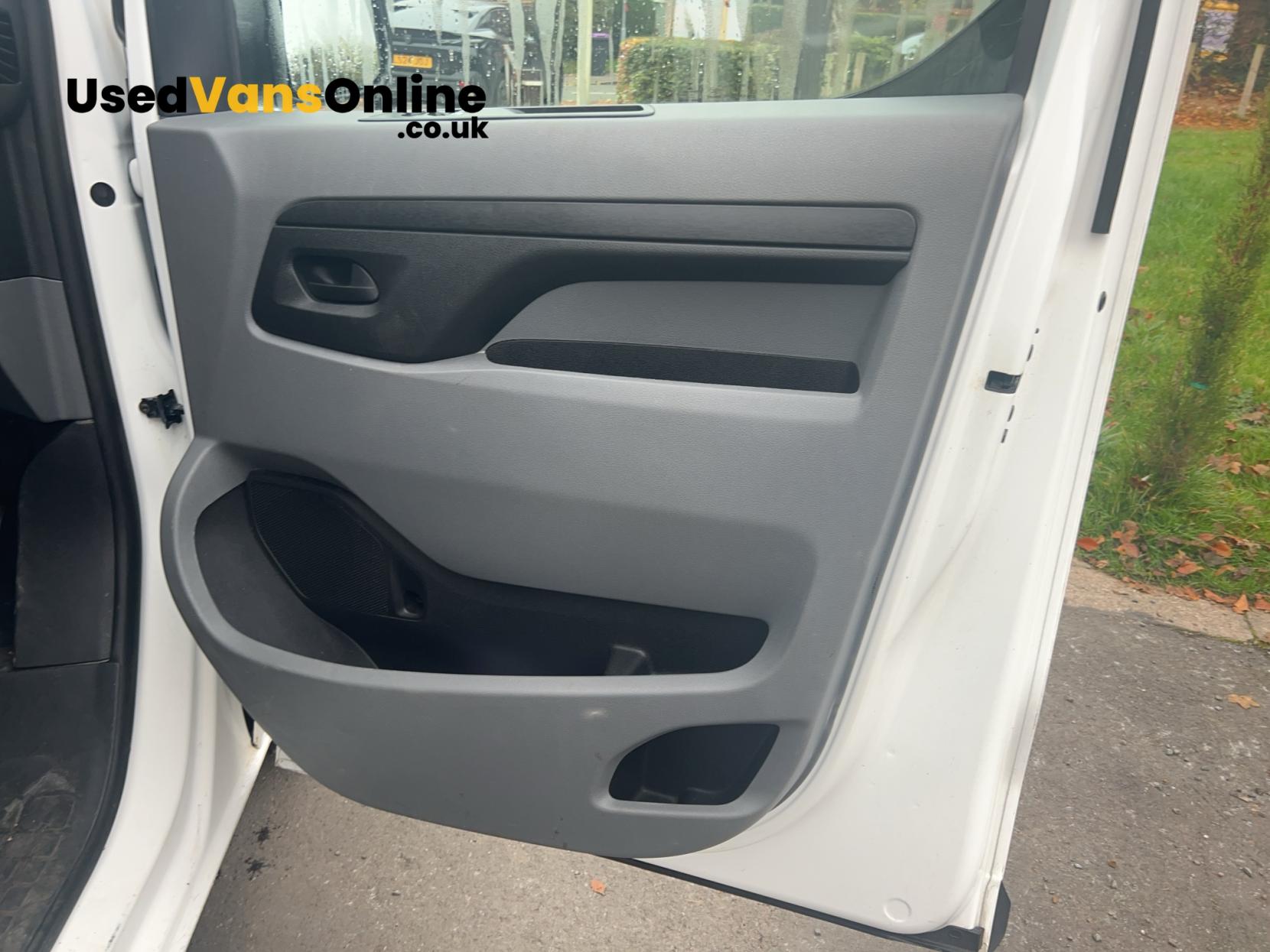 Vauxhall Vivaro 1.5 Turbo D 2700 Dynamic Panel Van 6dr Diesel Manual L1 H1 Euro 6 (s/s) (100 ps)