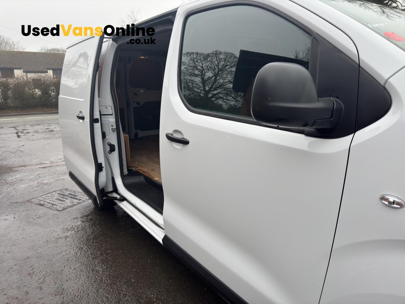 Vauxhall Vivaro 2.0 Turbo D 3100 Dynamic Panel Van 6dr Diesel Auto L2 H1 Euro 6 (s/s) (145 ps)