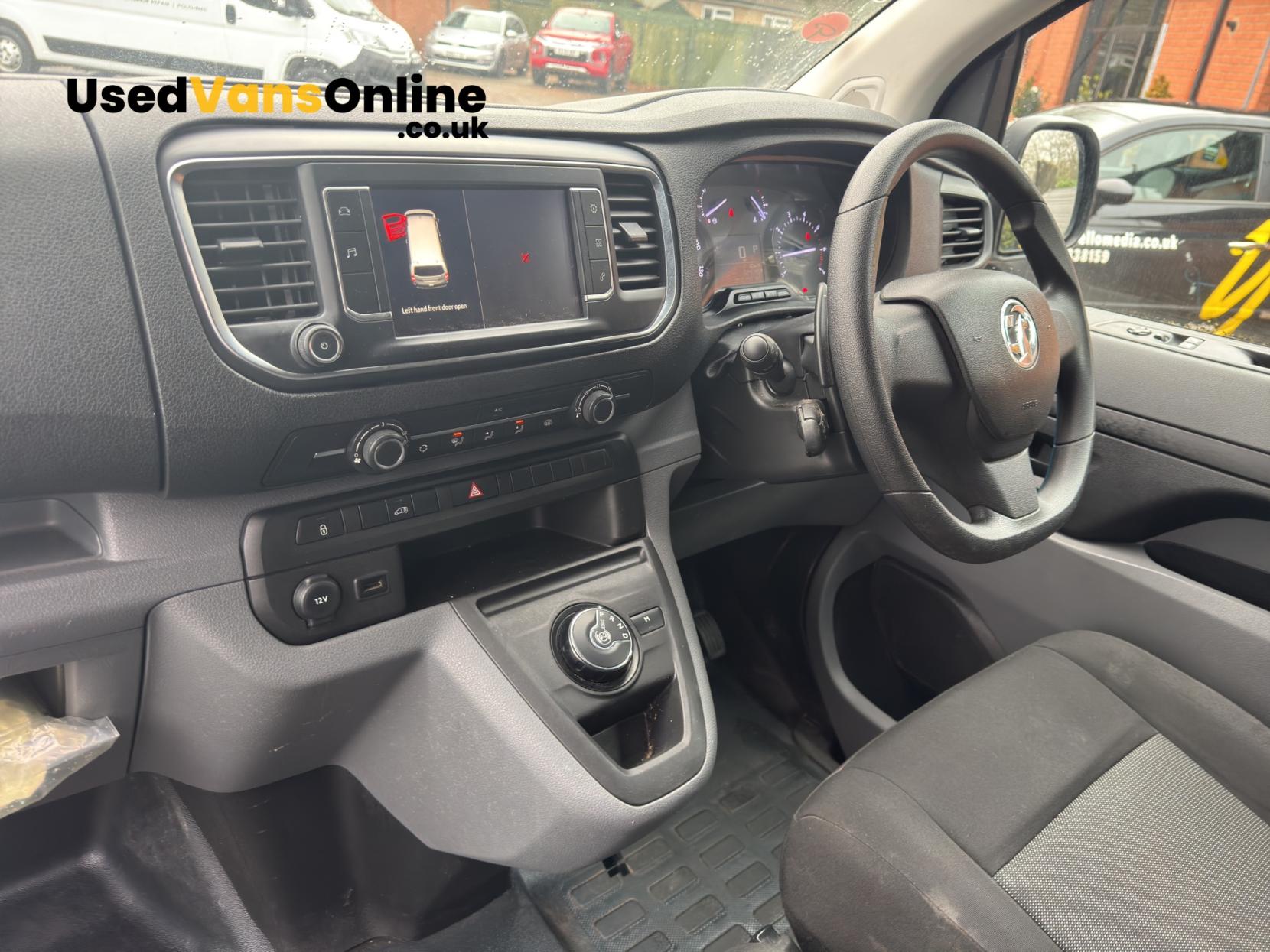 Vauxhall Vivaro 2.0 Turbo D 3100 Dynamic Panel Van 6dr Diesel Auto L2 H1 Euro 6 (s/s) (145 ps)