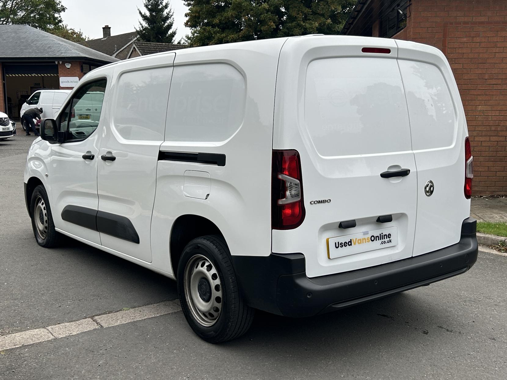 Vauxhall Combo 1.5 Turbo D 2300 Dynamic Panel Van 4dr Diesel Manual L2 H1 Euro 6 (100 ps)