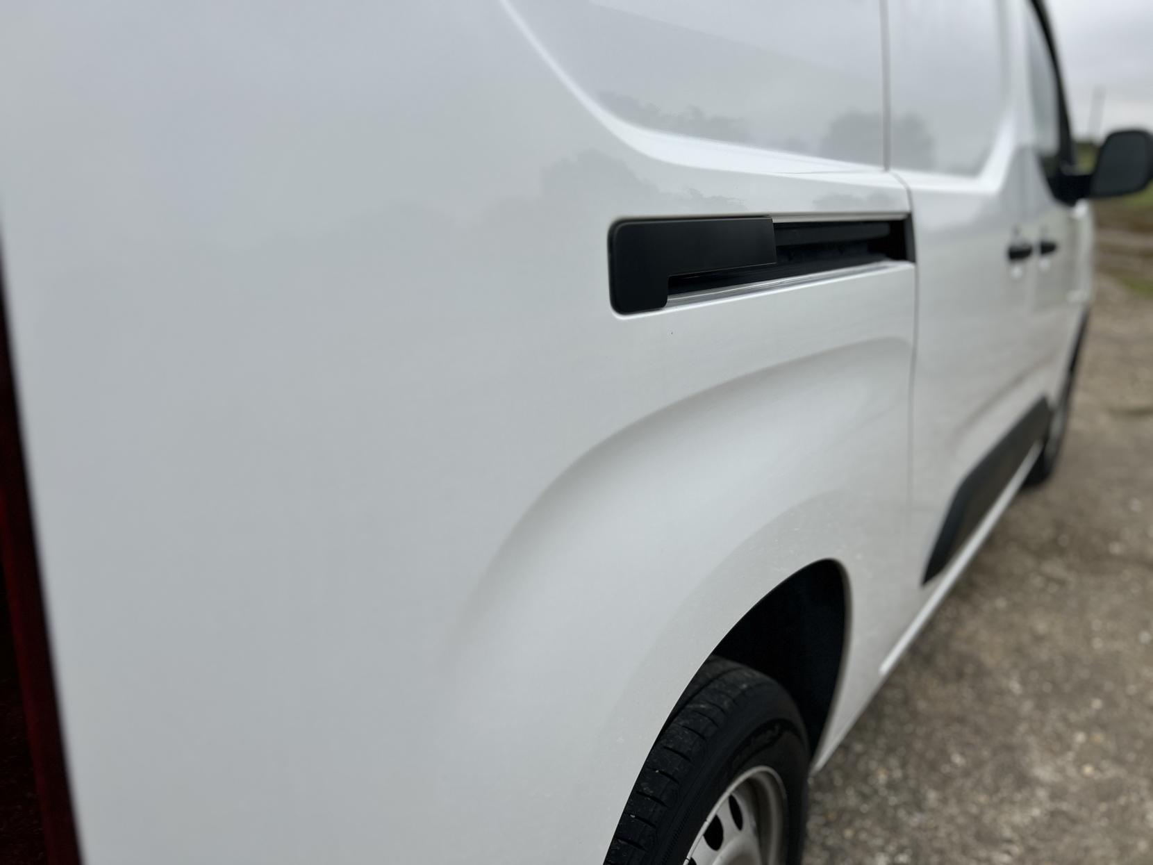 Vauxhall Combo 1.5 Turbo D 2300 Dynamic Panel Van 4dr Diesel Manual L2 H1 Euro 6 (100 ps)