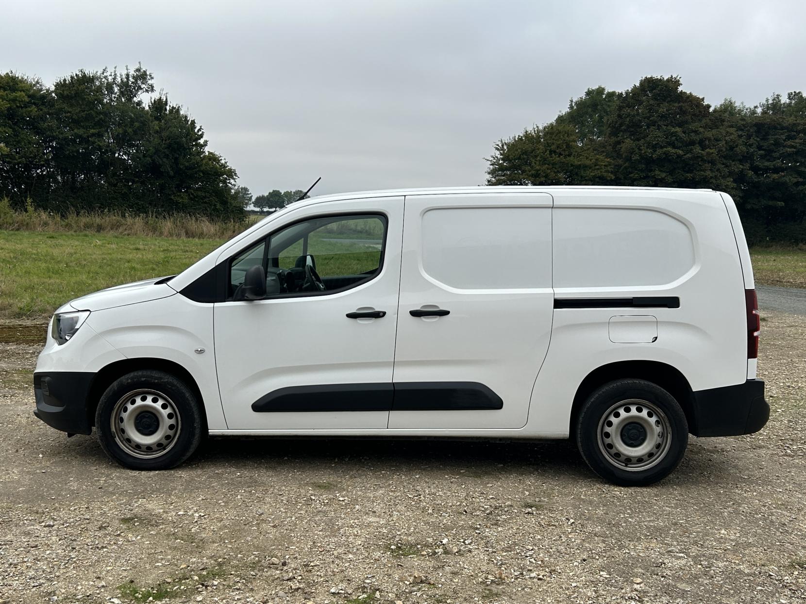 Vauxhall Combo 1.5 Turbo D 2300 Dynamic Panel Van 4dr Diesel Manual L2 H1 Euro 6 (100 ps)