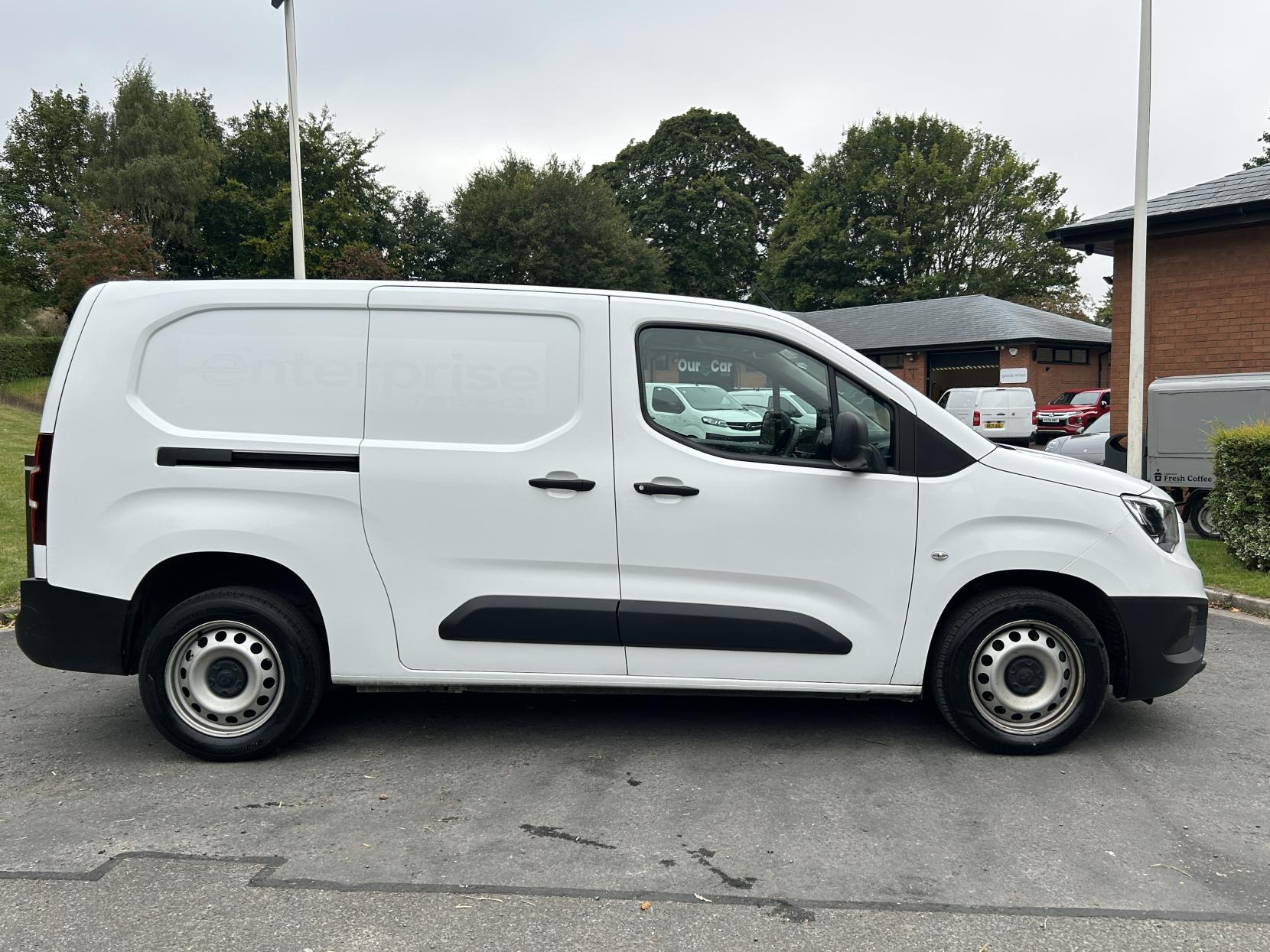 Vauxhall Combo 1.5 Turbo D 2300 Dynamic Panel Van 4dr Diesel Manual L2 H1 Euro 6 (100 ps)