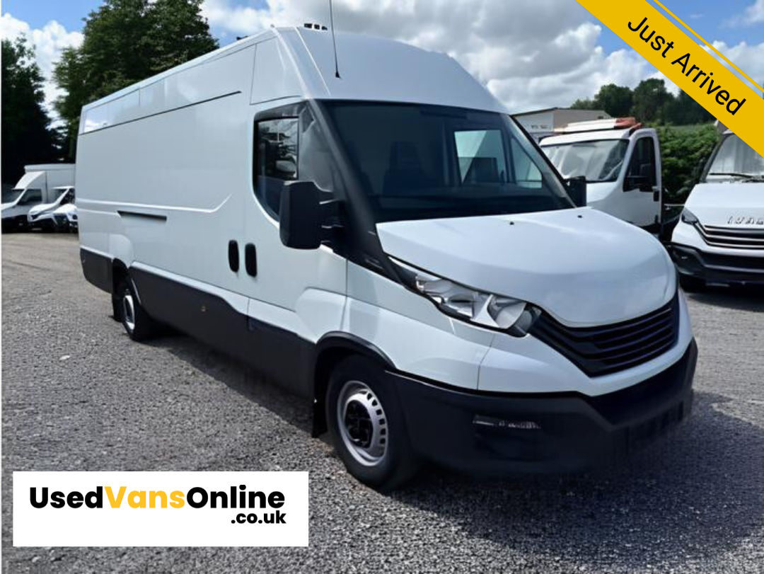 Iveco Daily 2.3D HPI 16V 35S 3520L Panel Van 5dr Diesel HiMatic MWB High Roof Euro 6 (s/s) (156 ps)