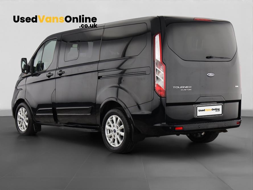 Ford Tourneo Custom 2.0 310 EcoBlue Titanium Minibus Double Cab 5dr Diesel Auto L1 Euro 6 (s/s) (170 ps)