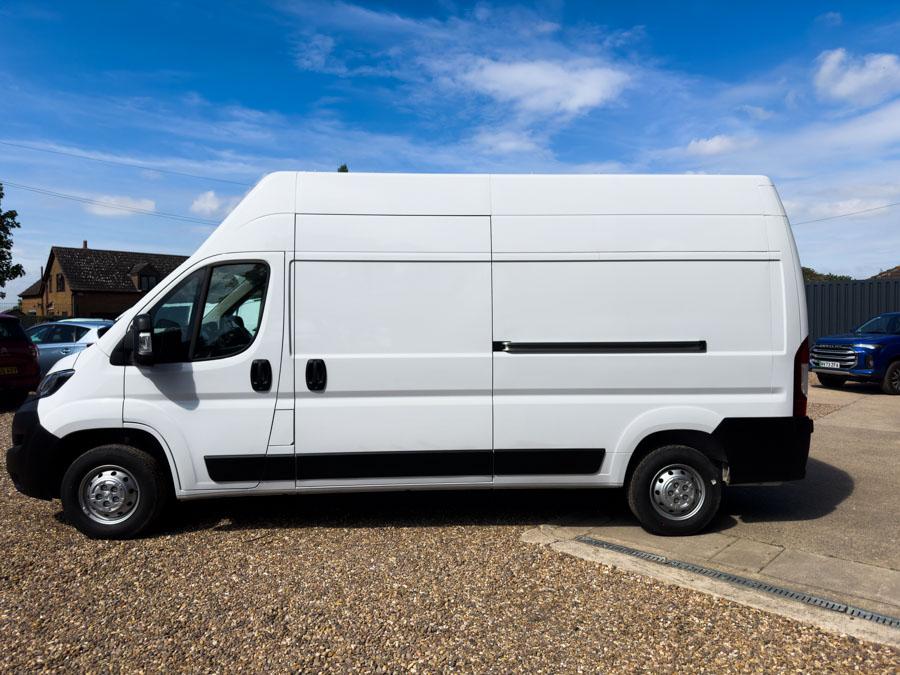 Peugeot Boxer 2.2 BlueHDi 335 Professional Premium + Panel Van 5dr Diesel Manual L3 Extra High Roof Euro 6 (s/s) (140 ps)