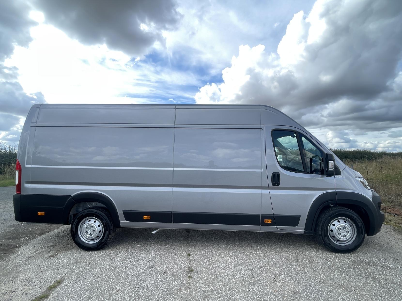 Vauxhall Movano 2.2 CDTi 3500 BiTurbo HDT Prime Panel Van 5dr Diesel Manual FWD L4 Medium Roof Euro 6 (s/s) (140 ps)