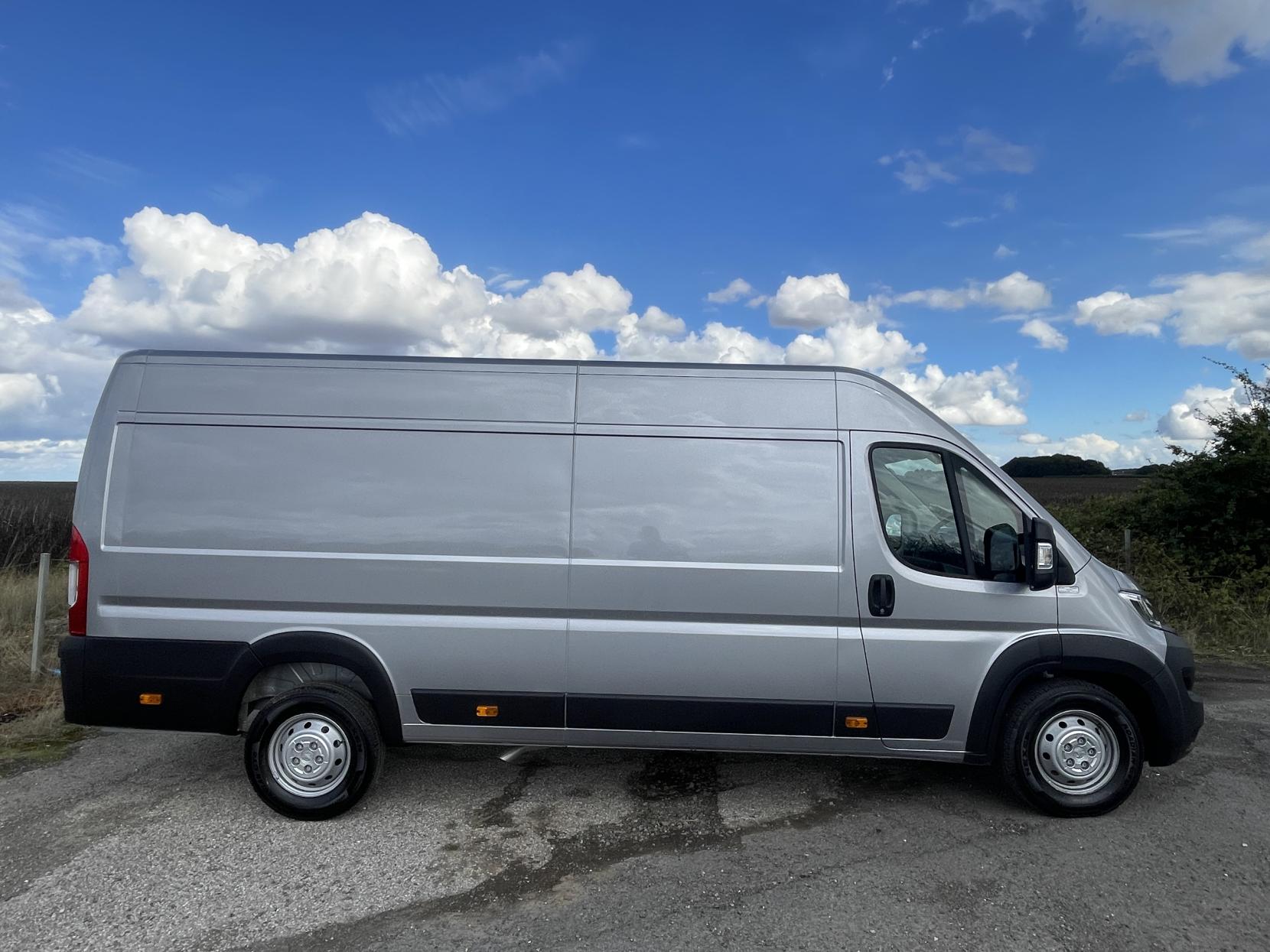 Vauxhall Movano 2.2 CDTi 3500 BiTurbo HDT Prime Panel Van 5dr Diesel Manual FWD L4 Medium Roof Euro 6 (s/s) (140 ps)