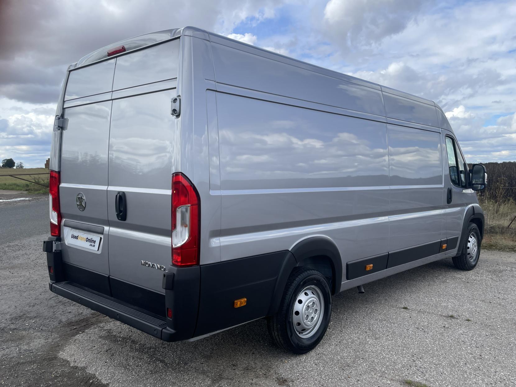 Vauxhall Movano 2.2 CDTi 3500 BiTurbo HDT Prime Panel Van 5dr Diesel Manual FWD L4 Medium Roof Euro 6 (s/s) (140 ps)